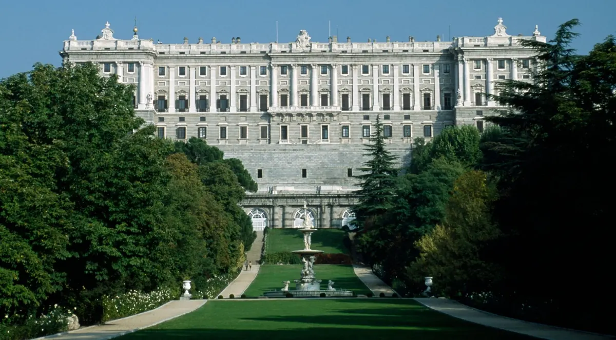 Royal Palace above the green paths of Campo del Moro