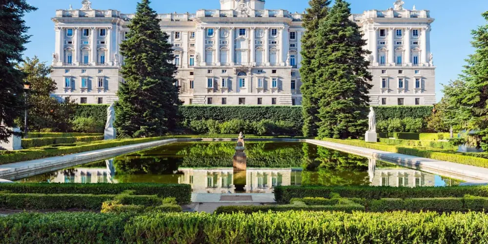 Royal Palace above the paths and fountain of Campo del Moro