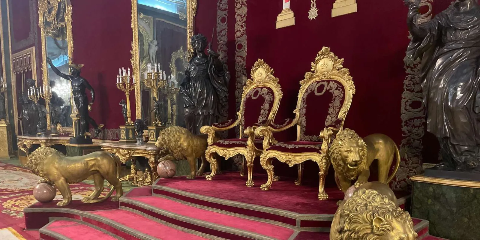 Ceremonial thrones in a red state room