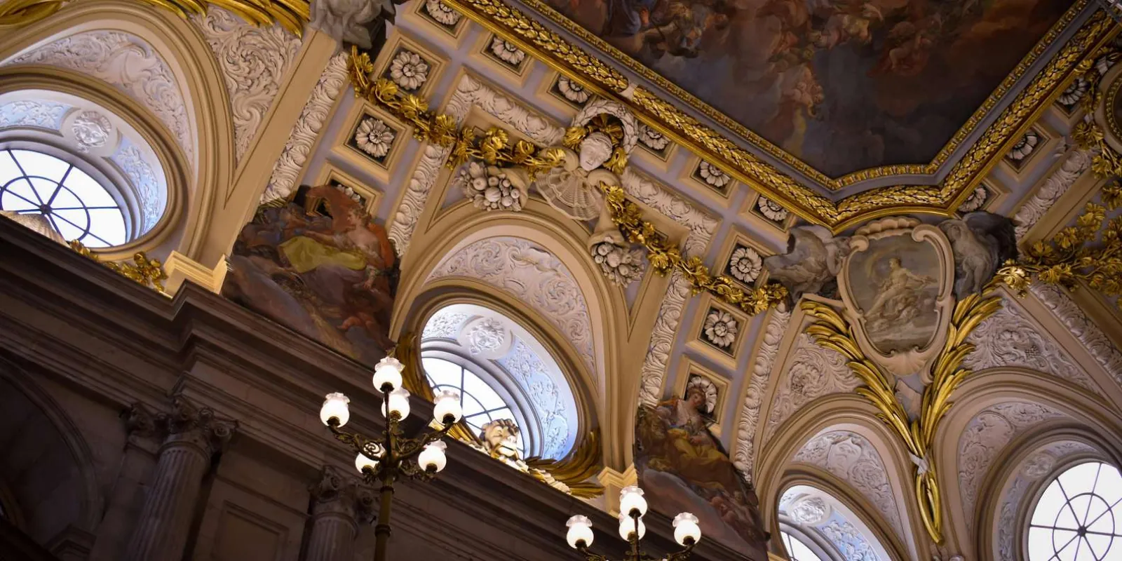 Painted ceiling and upper windows of the palace